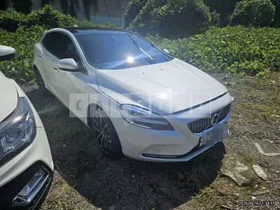Photo 1 of 23: 2017 Volvo V40T5 — Korean insurance auction