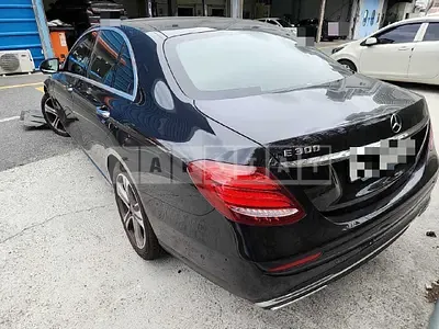Photo 1 of 25: 2018 Mercedes-Benz E300, VIN WDDZF4JB1JA455583 — Korean insurance auction
