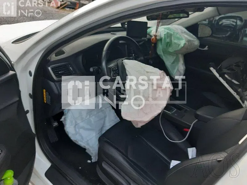 Photo 2 of 17: 2017 Kia K5 — Korean insurance auction