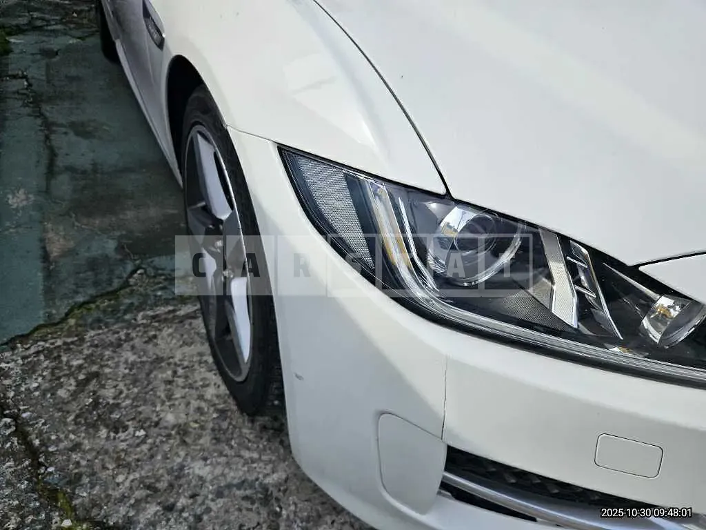 Photo 2 of 31: 2015 Jaguar XE 2.0d — Korean insurance auction