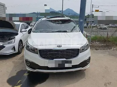 Photo 1 of 15: 2017 Kia Carnivals — Korean insurance auction