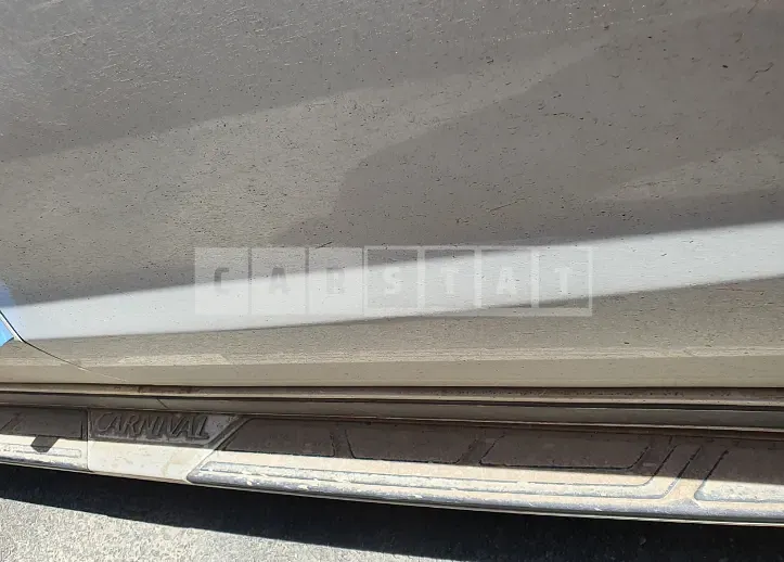 Photo 2 of 8: 2017 Kia Carnival, VIN KNAME81ABHS289546 — Korean insurance auction