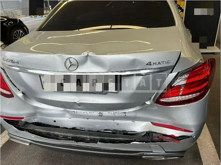 Photo 2 of 15: 2017 Mercedes-Benz E220d 4Matic, VIN WDDZF0FBXHA254115 — Korean insurance auction