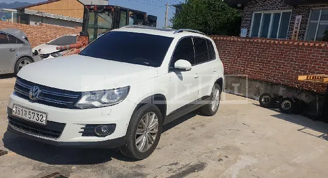 Photo 2 of 10: 2016 Volkswagen Tiguan 2.0 TDI BMT, VIN WVGZZZ5NZGW548372 — Korean insurance auction