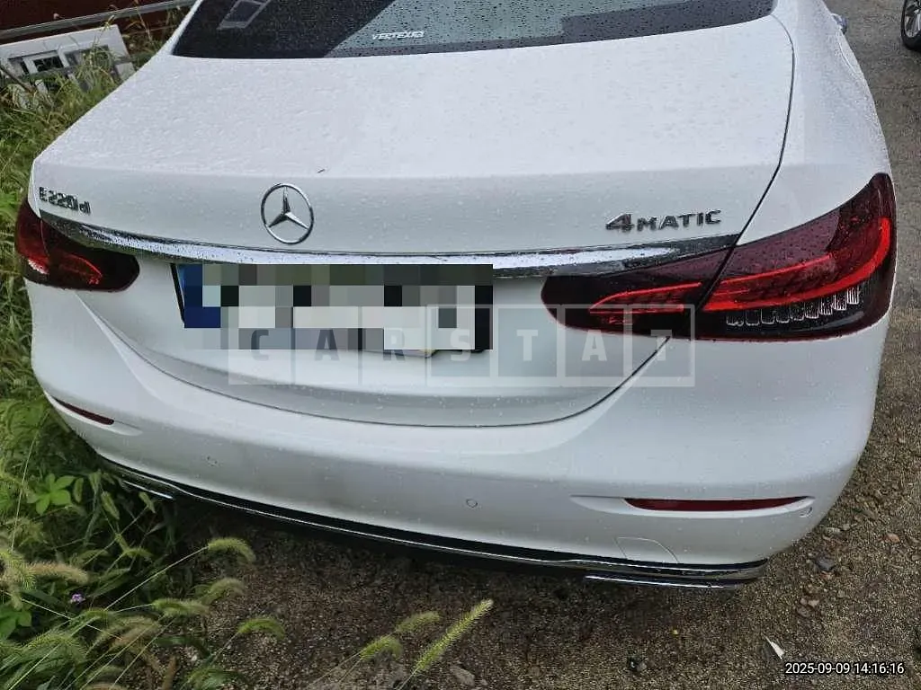 Photo 2 of 23: 2023 Mercedes-Benz E220 d 4Matic — Korean insurance auction
