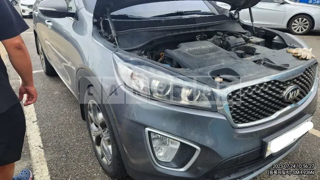 Photo 2 of 13: 2016 Kia Sorento, VIN KNAPH81BDGA186818 — Korean insurance auction