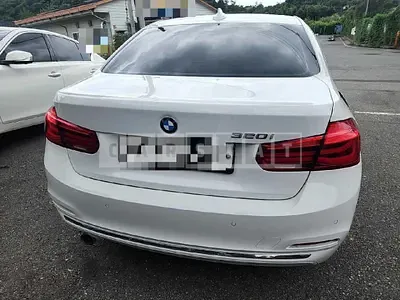 Photo 1 of 20: 2017 BMW 320i — Korean insurance auction