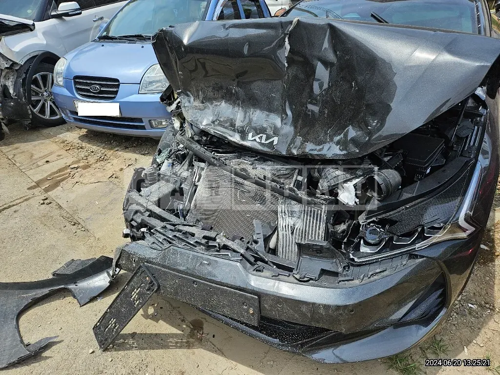 Photo 2 of 32: 2023 Kia K5 — Korean insurance auction