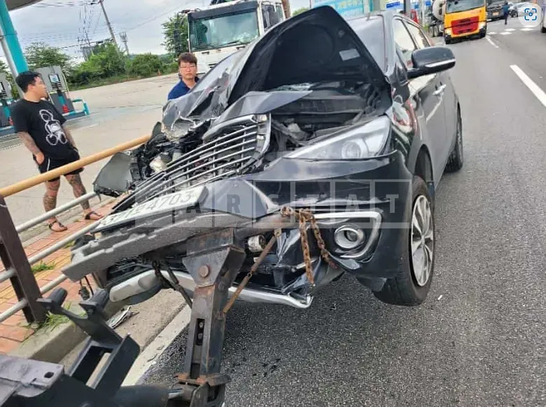 Photo 2 of 8: 2016 Kia Carnival, VIN KNAMB81ABGS207411 — Korean insurance auction