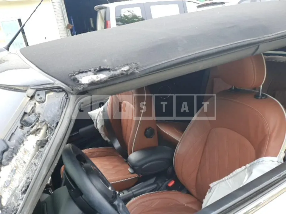 Photo 2 of 26: 2021 MINI Cooper S Convertible, VIN WMWWP1102M3M76780 — Korean insurance auction