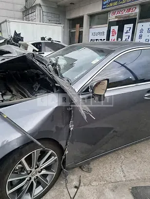 Photo 2 of 50: 2017 Lexus ES300h, VIN JTHBW1GG4H2153124 — Korean insurance auction