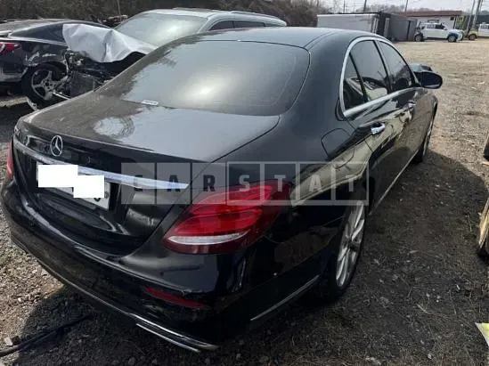 Photo 2 of 8: 2019 Mercedes-Benz E220 d — Korean insurance auction
