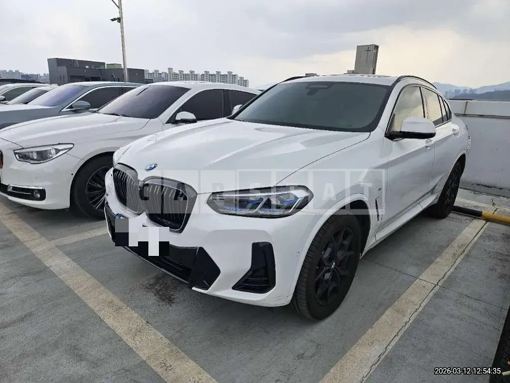 Photo 2 of 15: 2022 BMW X4 xDrive20i — Korean insurance auction