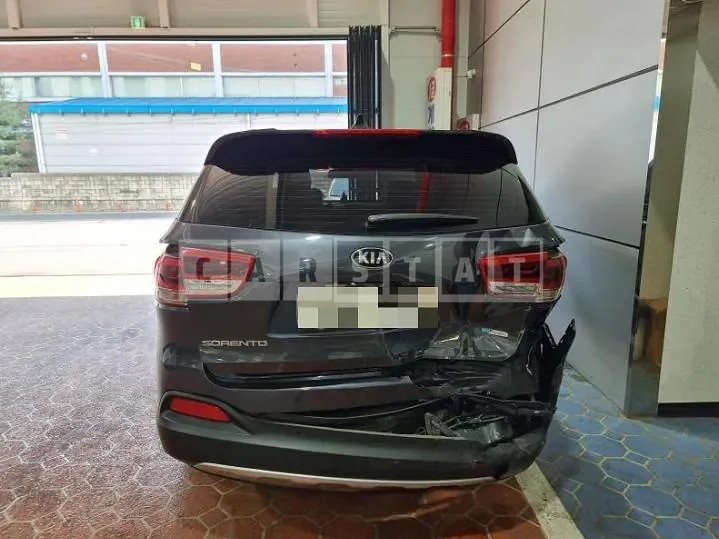 Photo 2 of 11: 2017 Kia Sorento 2.0, VIN KNAPH81ABHA327649 — Korean insurance auction
