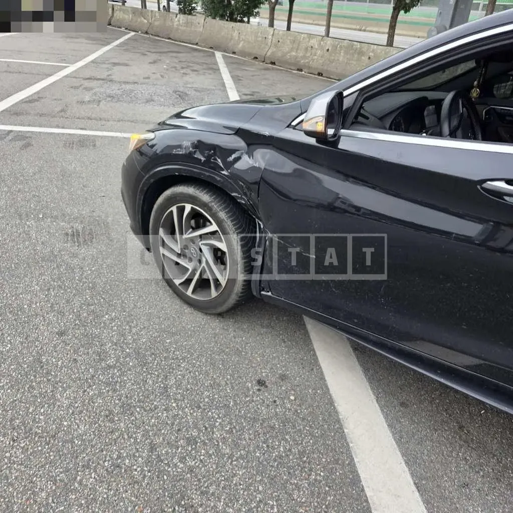 Photo 2 of 5: 2019 Infiniti Q30 — Korean insurance auction