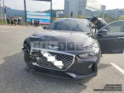 Photo 1 of 17: 2019 Genesis Hyundai G70, VIN KMTG341ADKU044774 — Korean insurance auction