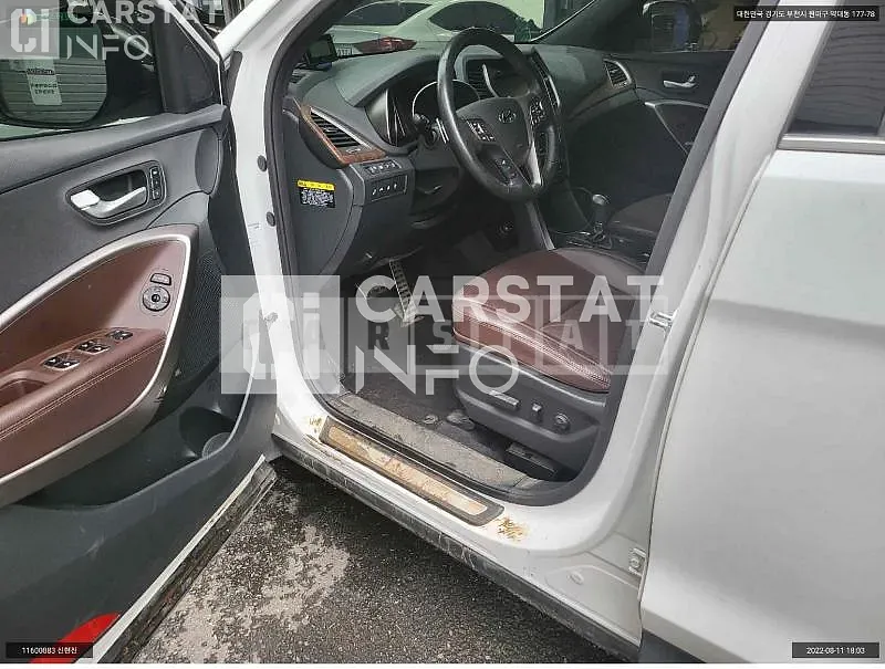 Photo 2 of 13: 2017 Hyundai Santa Fe, VIN KMHSW81XBJU785477 — Korean insurance auction