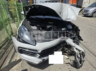 Photo 1 of 50: 2022 Porsche Cayenne E-Hybrid — Korean insurance auction