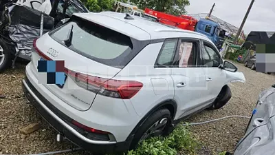 Photo 1 of 17: 2022 Audi Q4 e-tron 40, VIN WAUZZZFZ8NP043083 — Korean insurance auction