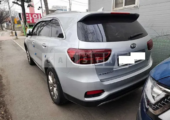 Photo 2 of 7: 2018 Kia Sorento, VIN KNAPH81ABJA384157 — Korean insurance auction