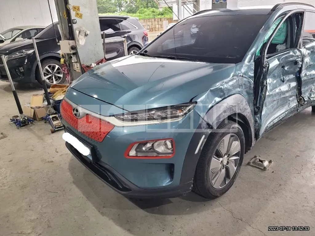 Photo 2 of 10: 2019 Hyundai Kona Electric, VIN KMHK281GFKU001118 — Korean insurance auction