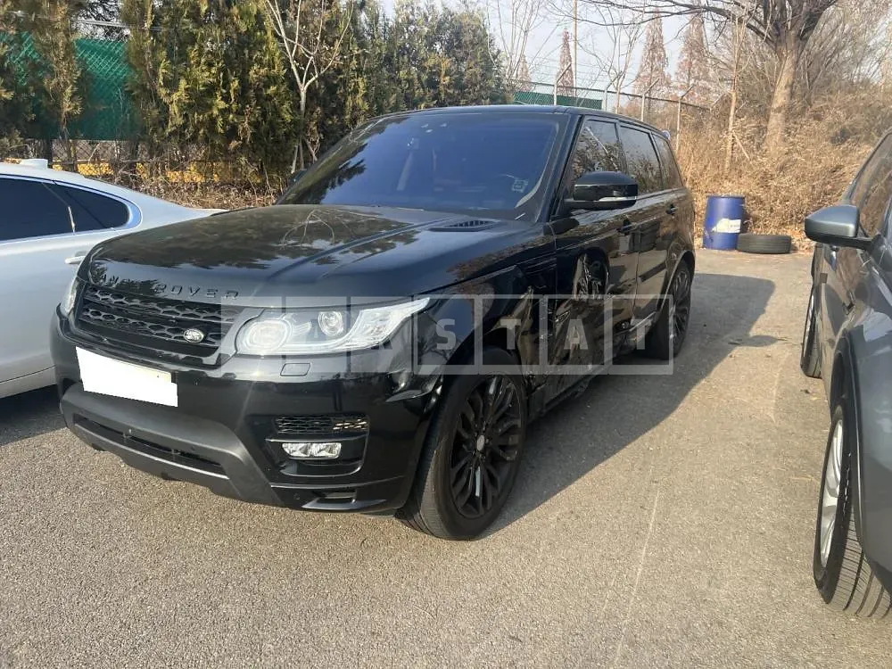 Photo 2 of 18: 2017 Land Rover Range Rover Sport 3.0d, VIN SALWA2FK5HA686207 — Korean insurance auction