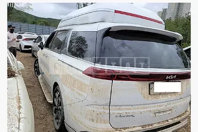 Photo 1 of 7: 2023 Kia Carnival High Limousine, VIN KNANE81BBPS223601 — Korean insurance auction