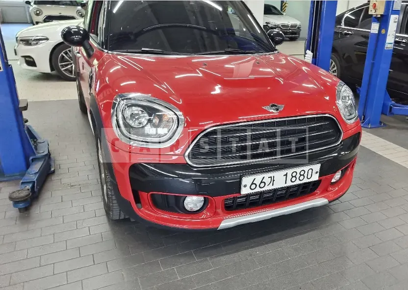 Photo 2 of 35: 2018 MINI Cooper D Countryman ALL4, VIN WMWYU1105J3D18840 — Korean insurance auction
