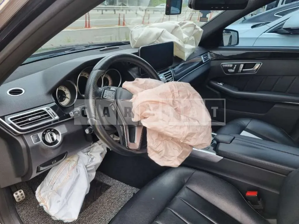 Photo 2 of 4: 2015 Mercedes-Benz E220 BlueTec — Korean insurance auction