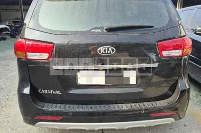 Photo 1 of 8: 2017 Kia Carnivals — Korean insurance auction