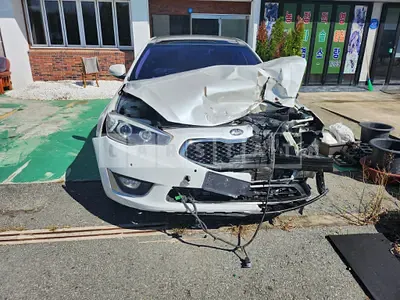 Photo 1 of 6: 2015 Mercedes-Benz E200 — Korean insurance auction