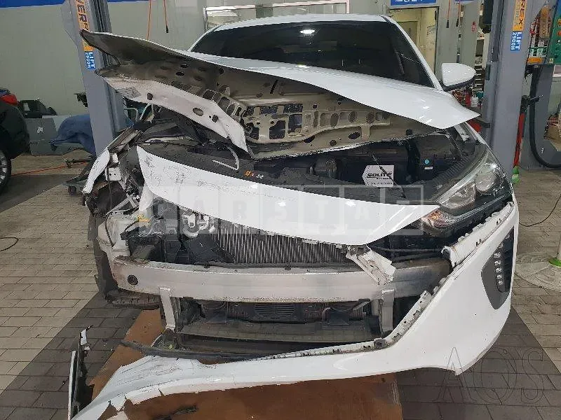 Photo 2 of 29: 2017 Hyundai IONIQ, VIN KMHC851HFHU008328 — Korean insurance auction