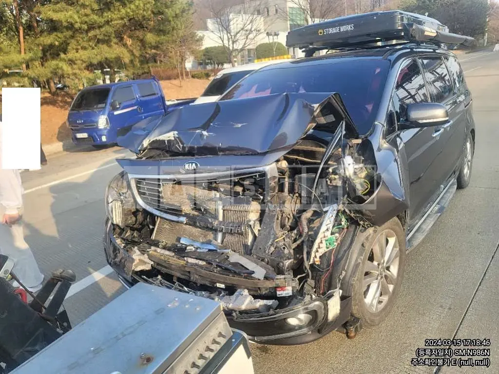 Photo 2 of 6: 2015 Kia Carnival, VIN KNAMC81ABFS049531 — Korean insurance auction