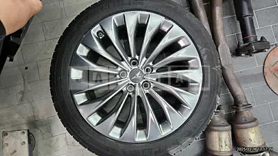 Photo 1 of 4: 2017 Genesis (parts) EQ900 3.3T Wheel — Korean insurance auction