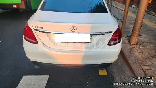 Photo 2 of 13: 2017 Mercedes-Benz C 200 — Korean insurance auction
