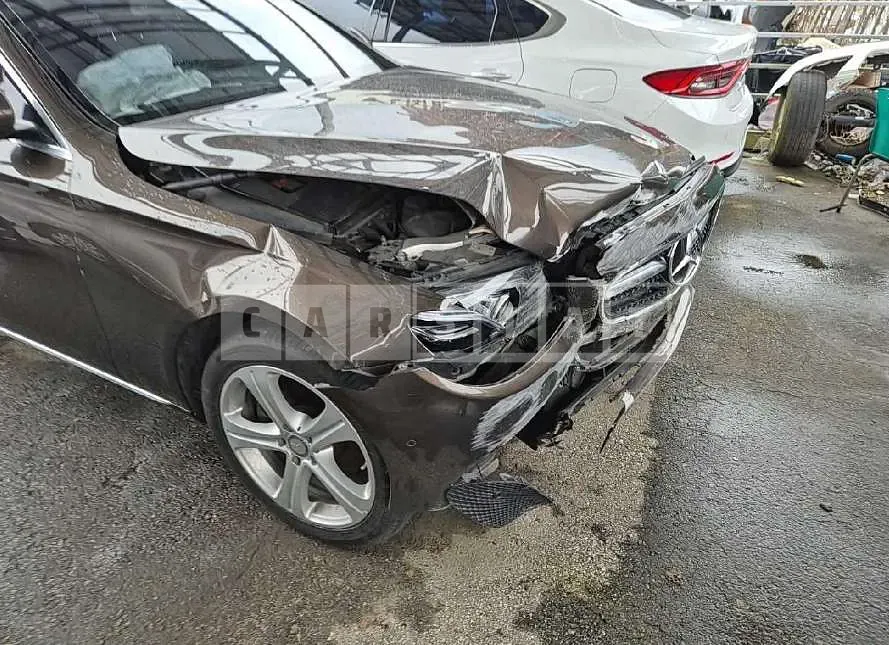 Photo 2 of 18: 2017 Mercedes-Benz E220 d 4Matic — Korean insurance auction