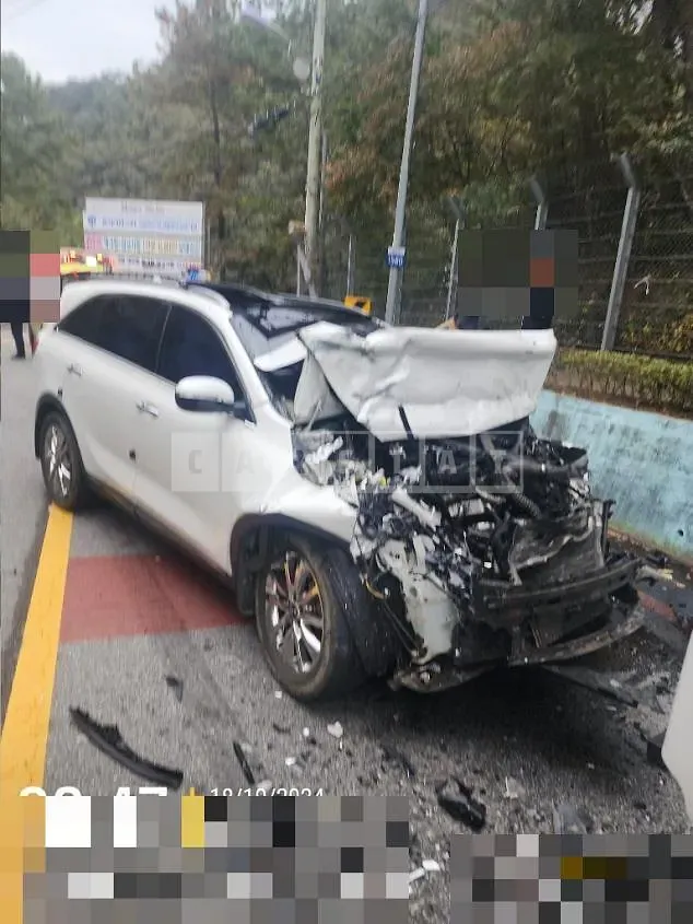 Photo 2 of 6: 2017 Kia Sorento 2.0 — Korean insurance auction