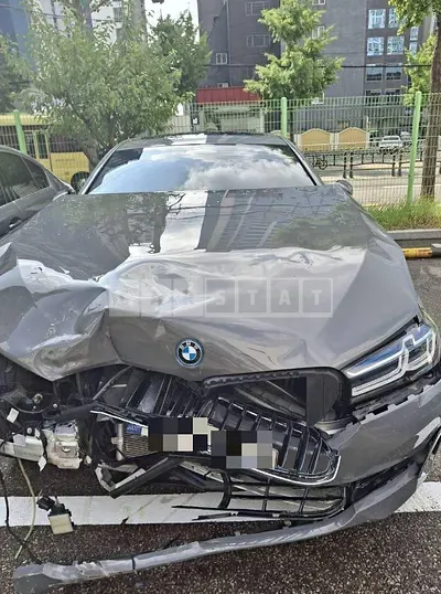 Photo 1 of 8: 2021 BMW 530e — Korean insurance auction