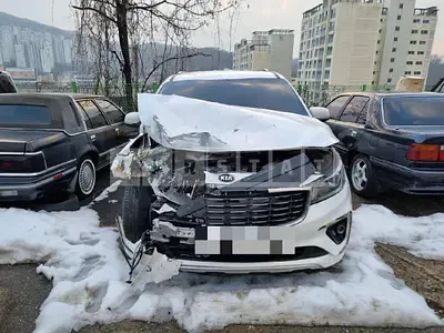 Photo 1 of 24: 2019 Kia Carnivals, VIN KNAMB81ABKS575292 — Korean insurance auction