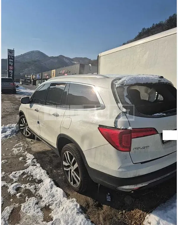 Photo 2 of 19: 2017 Honda Pilot — Korean insurance auction