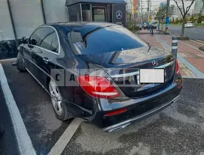 Photo 1 of 9: 2017 Mercedes-Benz E220d, VIN WDDZF0EB5HA185903 — Korean insurance auction