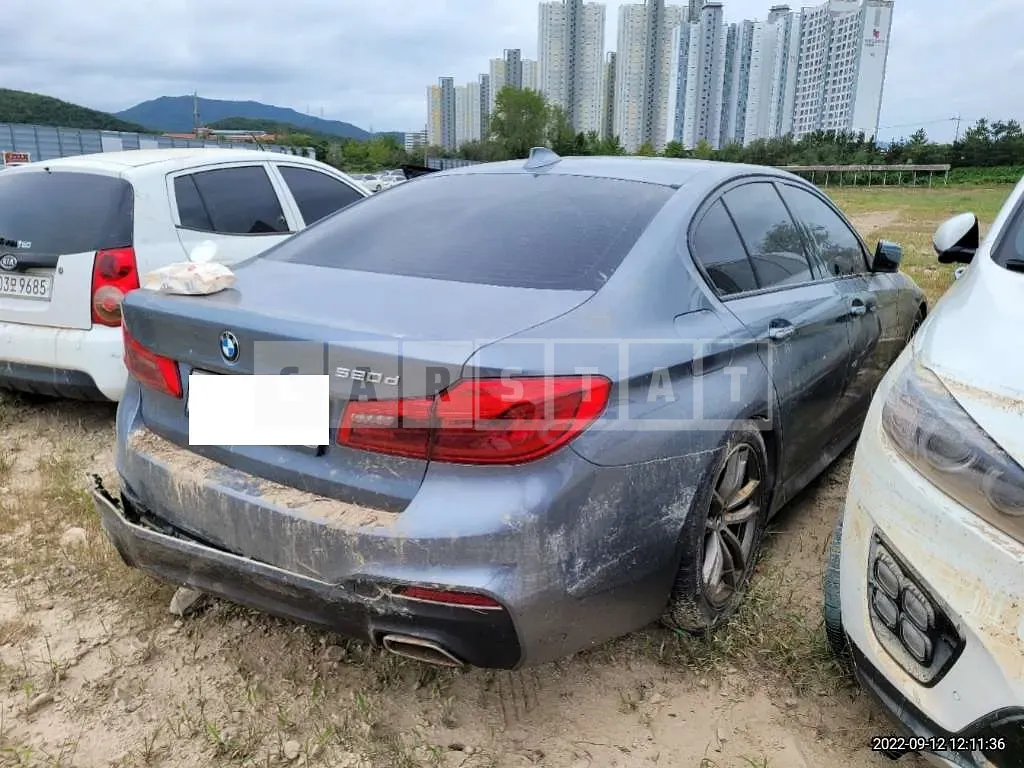 Photo 2 of 12: 2017 BMW 520d, VIN WBAJC3109HG993297 — Korean insurance auction