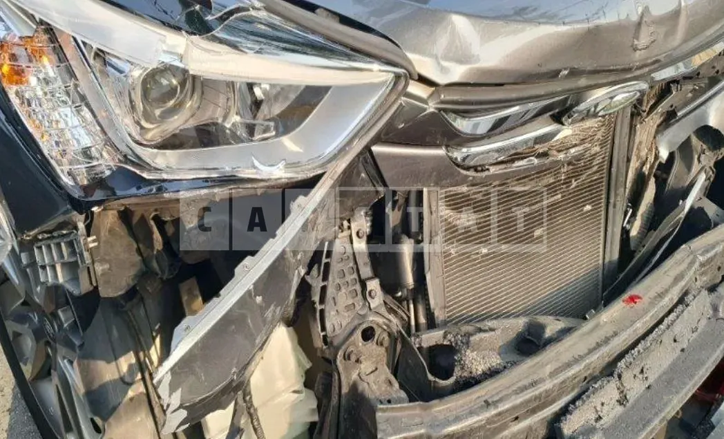 Photo 2 of 20: 2015 Hyundai Santa Fe, VIN KMHSW81UDFU342285 — Korean insurance auction