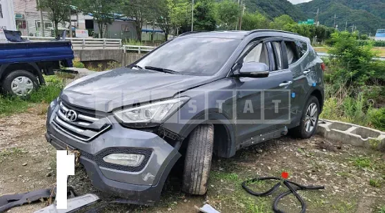 Photo 2 of 8: 2015 Hyundai Santa Fe, VIN KMHSW81UBFU469080 — Korean insurance auction