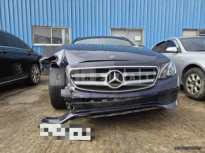 Photo 1 of 15: 2018 Mercedes-Benz E200 — Korean insurance auction