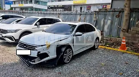 Photo 2 of 13: 2018 Volkswagen Passat 2.0 TSI, VIN 1VWZZZA3ZJC040707 — Korean insurance auction