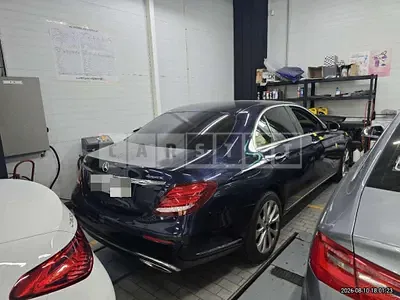 Photo 1 of 8: 2018 Mercedes-Benz E300 4Matic — Korean insurance auction