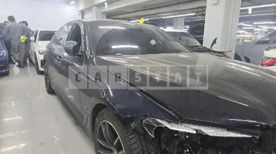 Photo 2 of 8: 2022 BMW 520i — Korean insurance auction