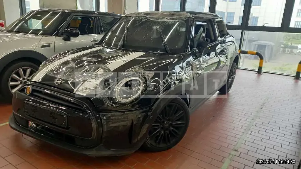 Photo 2 of 50: 2024 MINI Cooper — Korean insurance auction