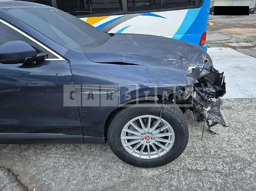 Photo 2 of 8: 2017 Jaguar F-Pace 20d — Korean insurance auction